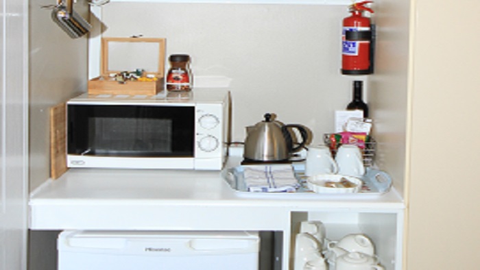Room 1 (Sleeps 2 – King Bed)