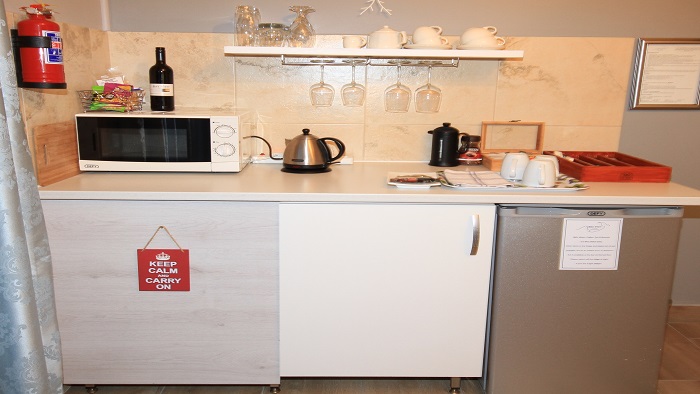 Room 5 – (Sleeps 3 – Queen + Single)