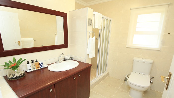 Room 3 – (Sleeps 2 – Queen Bed)