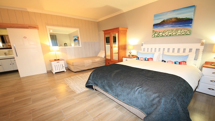 Room 5 – (Sleeps 3 – Queen + Single)